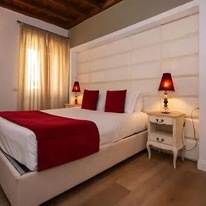 Town House Spagna- Luxury With Jacuzzi Bath Guest house